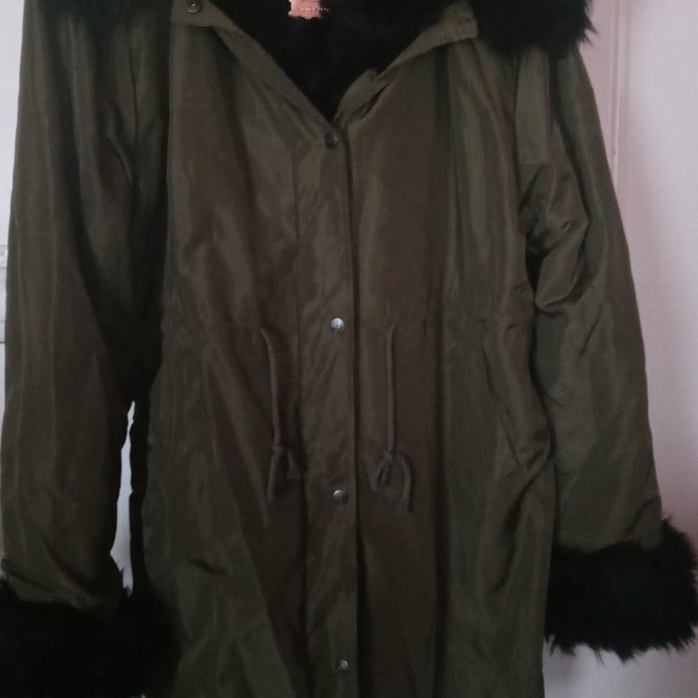 Beautiful Winter Coat - Picture 8 of 8